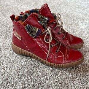 Women’s Josef Seibel Red Leather Ankle Boots with Knot Accents Size 9/40